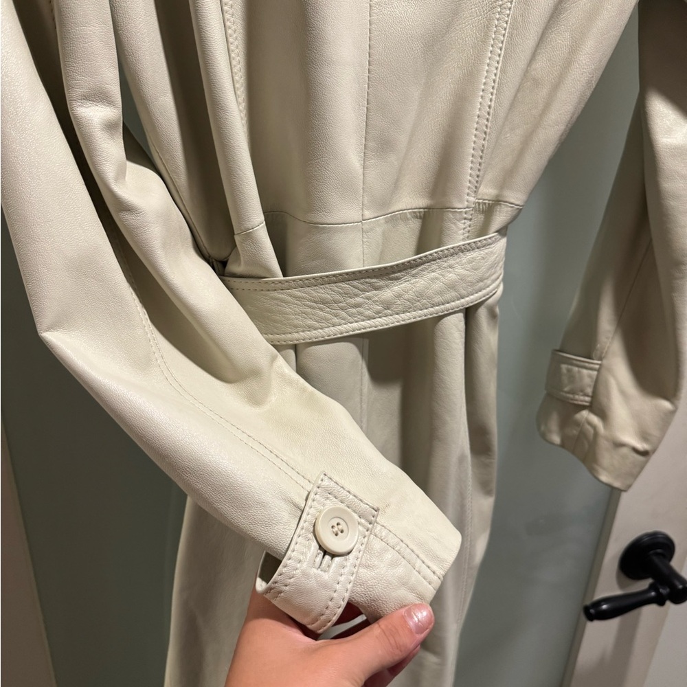 Danier Cream Trench Coat - Picture 5 of 6